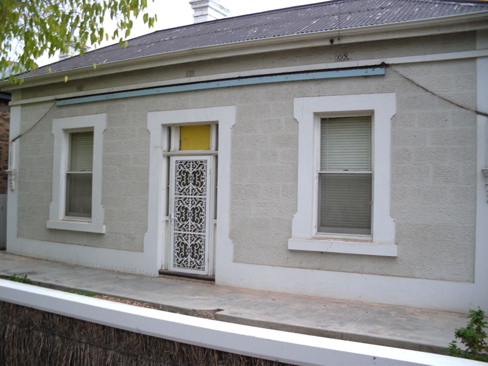 Villa-stone-front-verandah-before