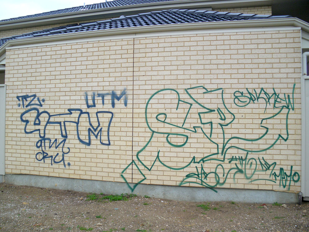 Graffiti-light-brick-wall-before